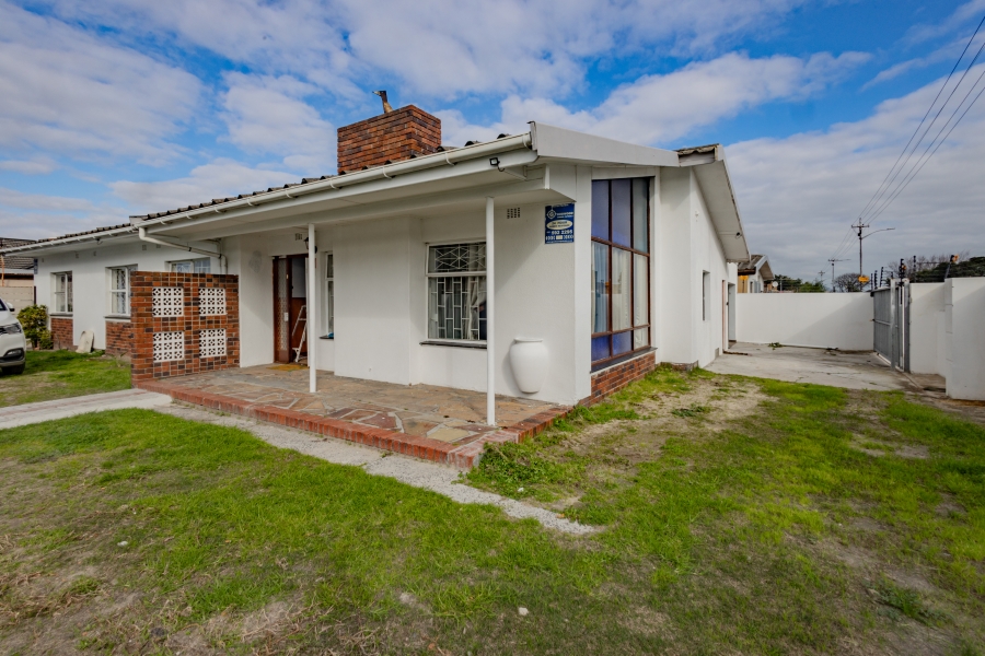 7 Bedroom Property for Sale in Parow Valley Western Cape